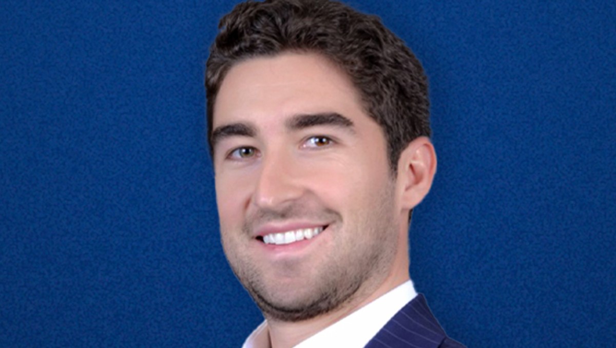 冈萨洛·埃维亚·贝耶雷斯，与艾玛·沃森有情感关联的商人